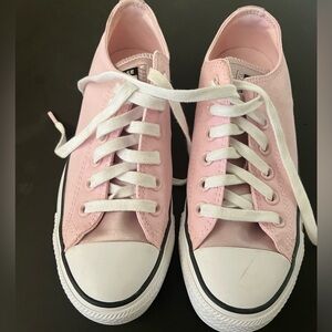 Pink converse - never worn - size 7